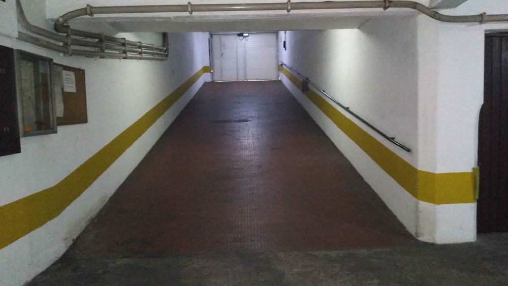 Garagem Box para 1 Veículo na Av. 25 de Abril, Pontinha