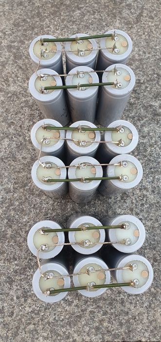 Kondensatory elektrolityczne Elwa 4700uf 63v 6sztuk..