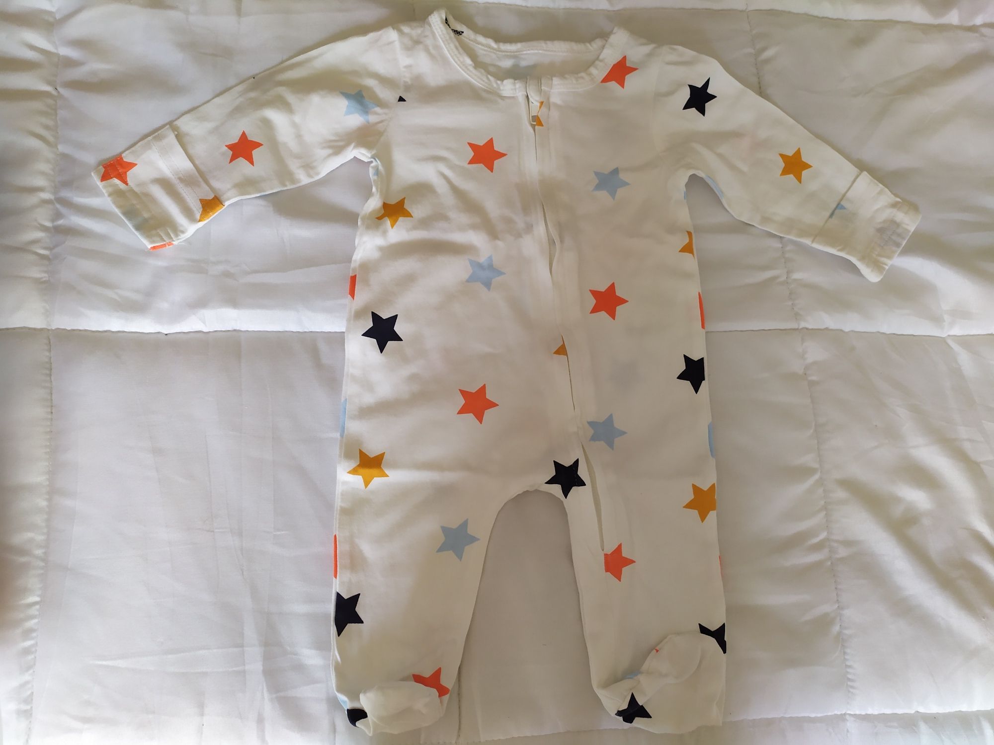 Babygrow tamanho 3M com fecho