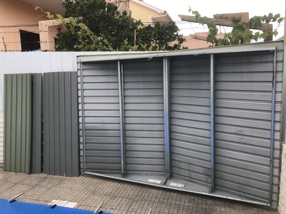 Abrigo metálico 2,6m x 1,8m
