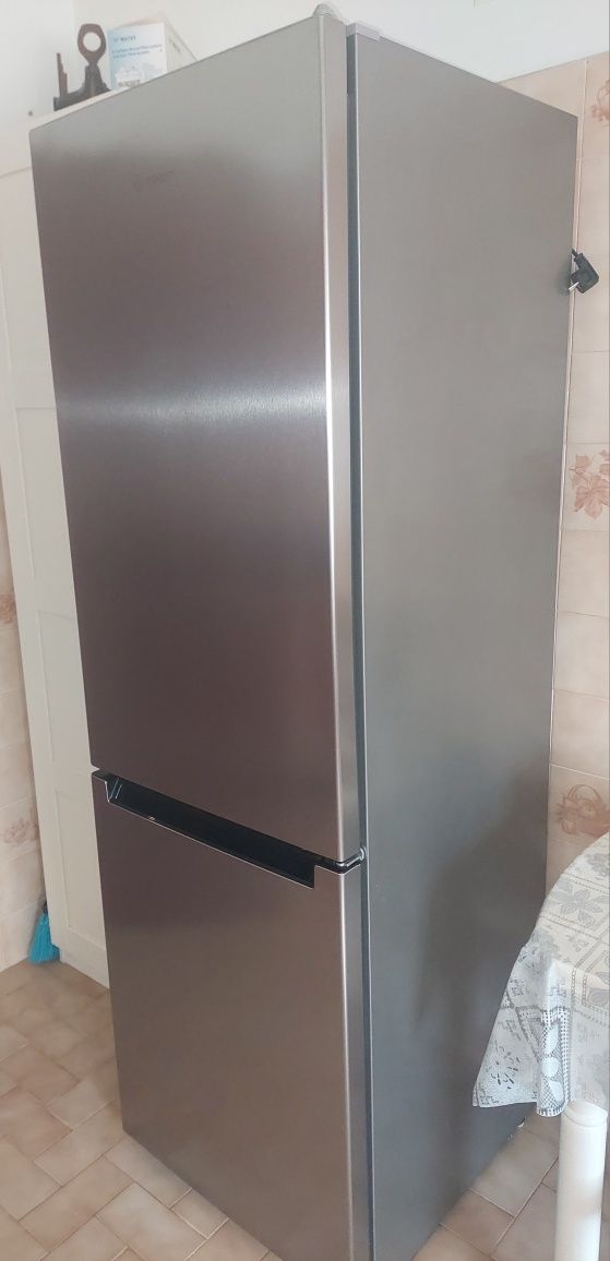 Frigorifico Combinado Indesit com garantia de fábrica