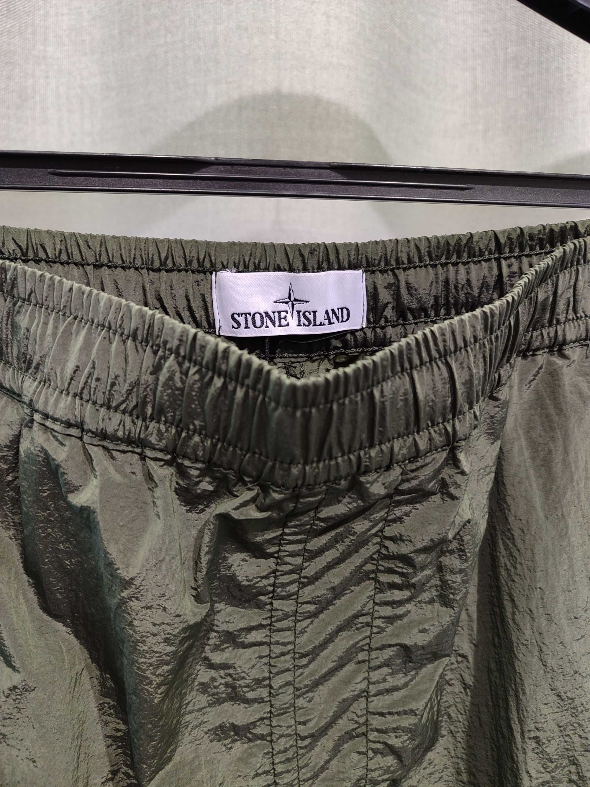 Шорти STONE ISLAND L1721 Nylon Metal Econyl Bermuda Shorts Olive SI015
