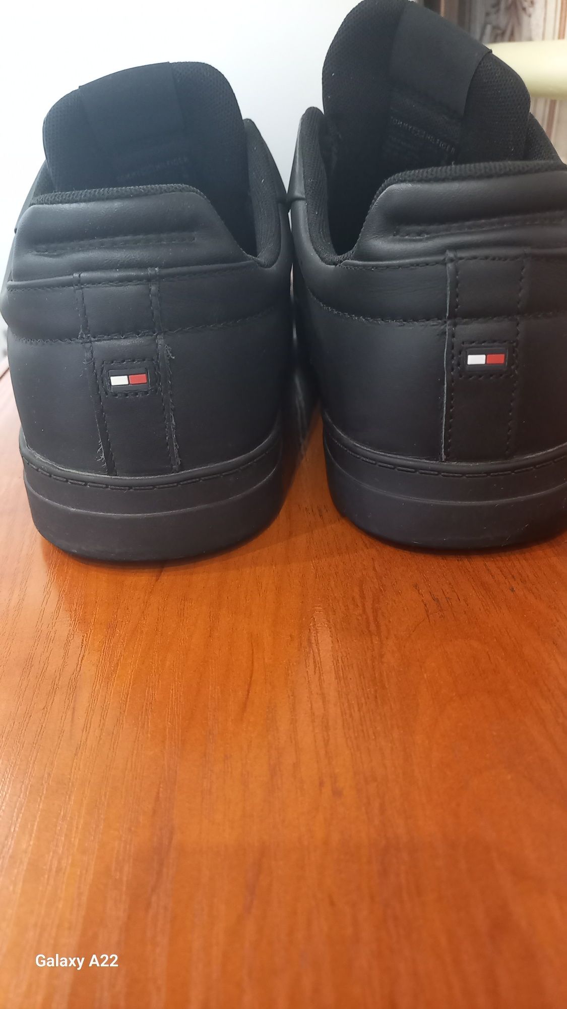 Мужские кроссовки TOMMY HILFIGER.