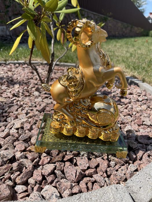 Статуетка Гірський архар. Фен-шуй статуетка Гордий, золотий баран