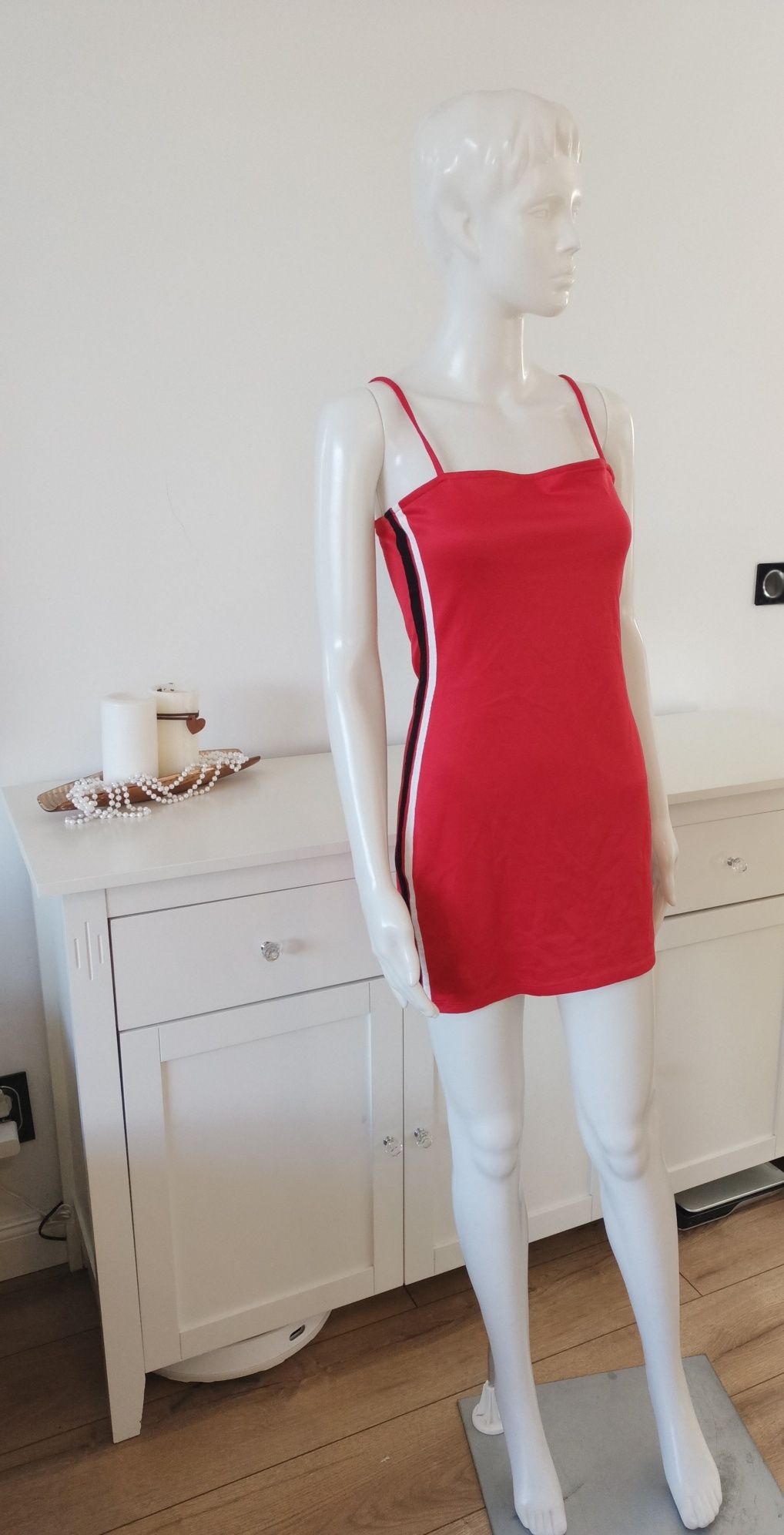 Czerwona sukienka z paskami 40 H&M
