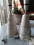 Dwie ceramiczne lampki stołowe nocne w kolorze ecru