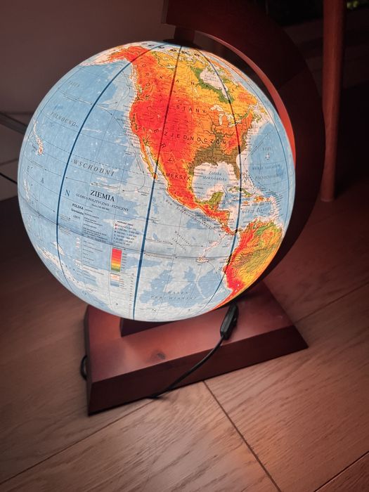 Globus podswietlany