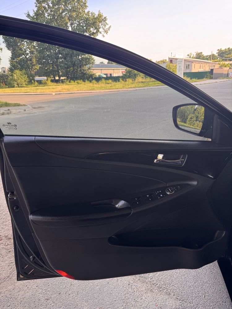 Hyundai Sonata 2.0 газ/бензин 2011 рік офіційне авто