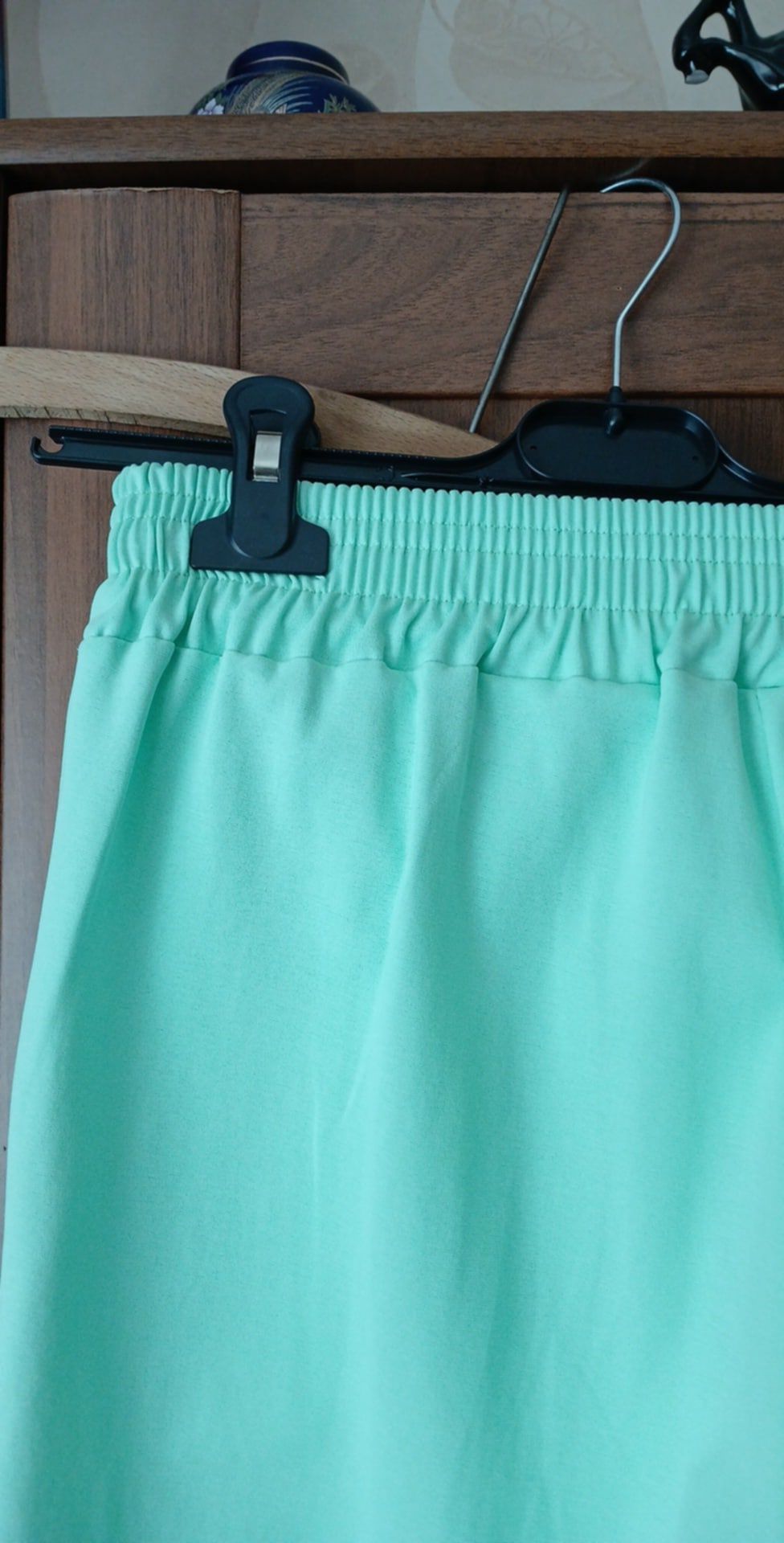 Eleganckie spodnie  mieta na gumce nowe