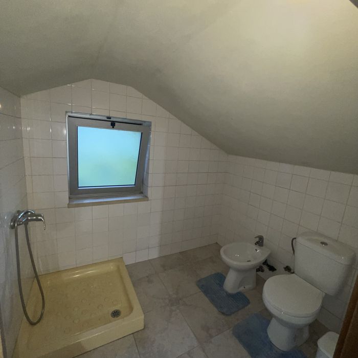 Quarto com cozinha e wc privativo