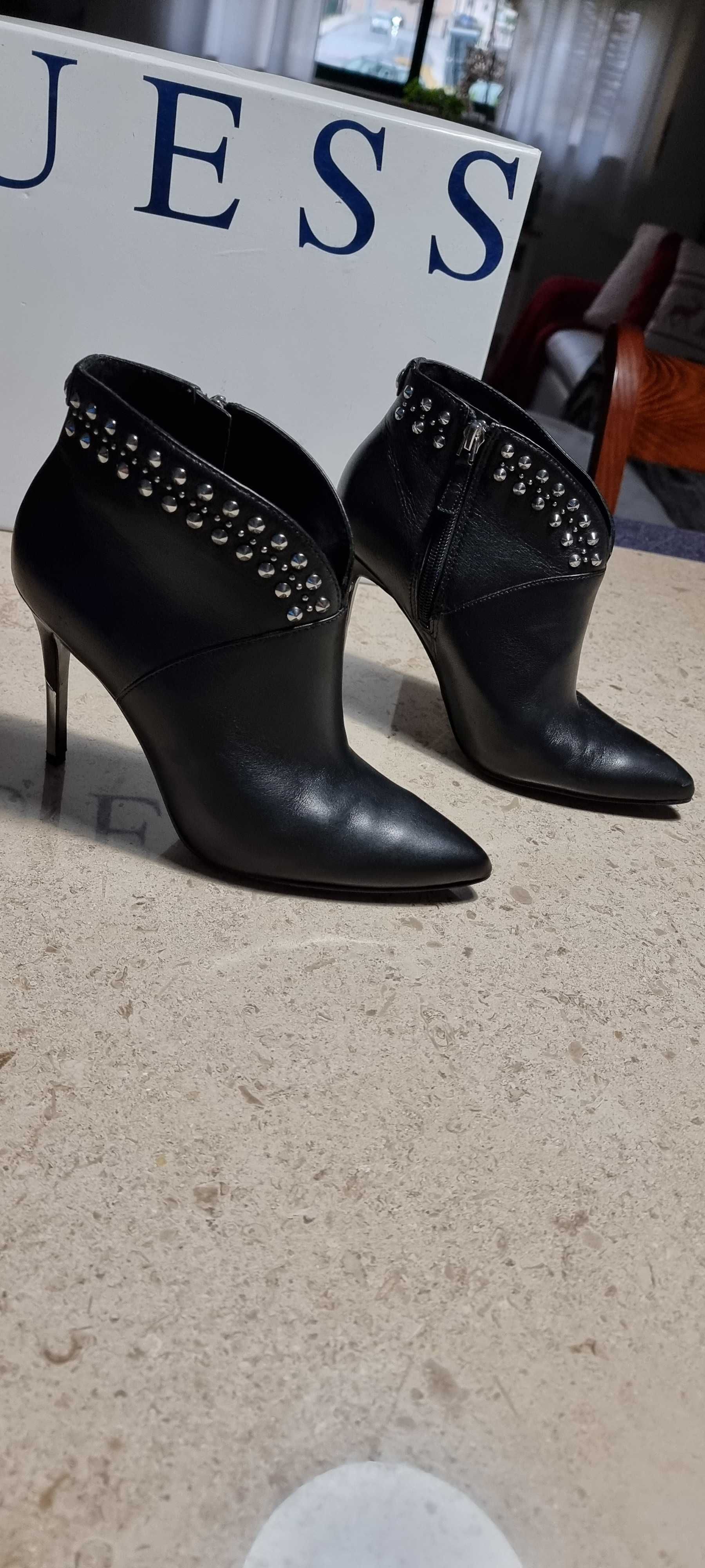 Botins pretos Guess