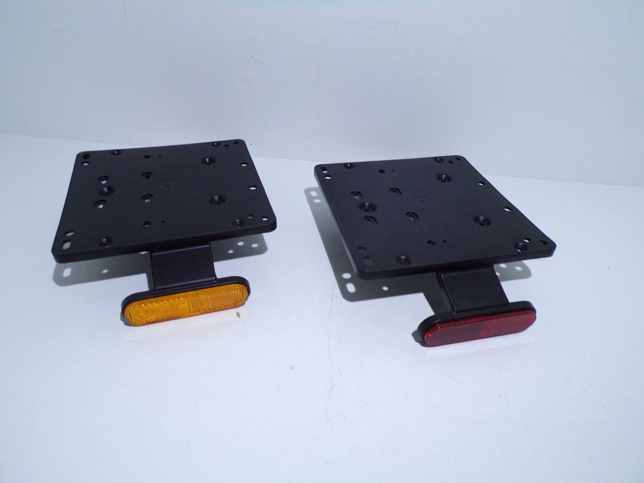Ramka Tablicy Rejestracyjnej + odblaski Piaggio MP3 300/500 OEM.