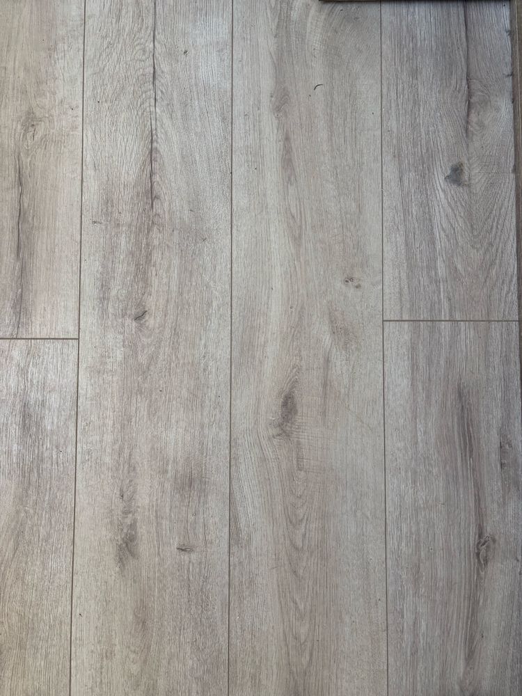 Panele podłogowe – ok. 9–10 m², duze kawalki