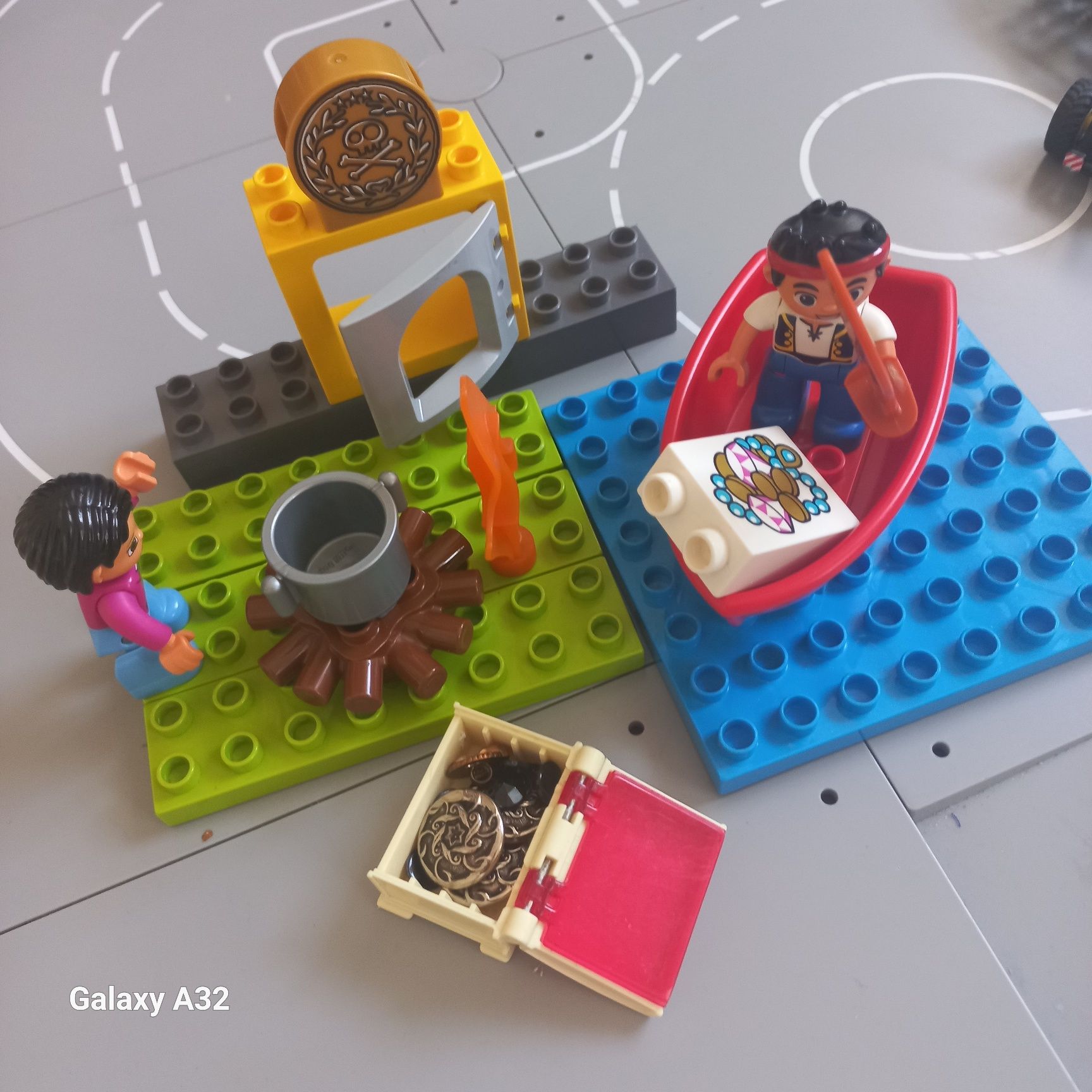 Lego duplo Wyspa piratow skarb ogniska lodz pirat