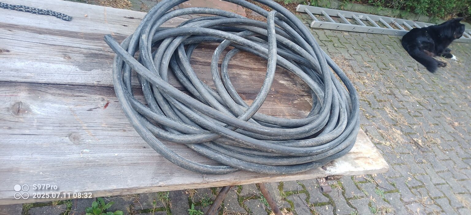 Wąż gumowy do wody około 32 m.Srednica 23mm