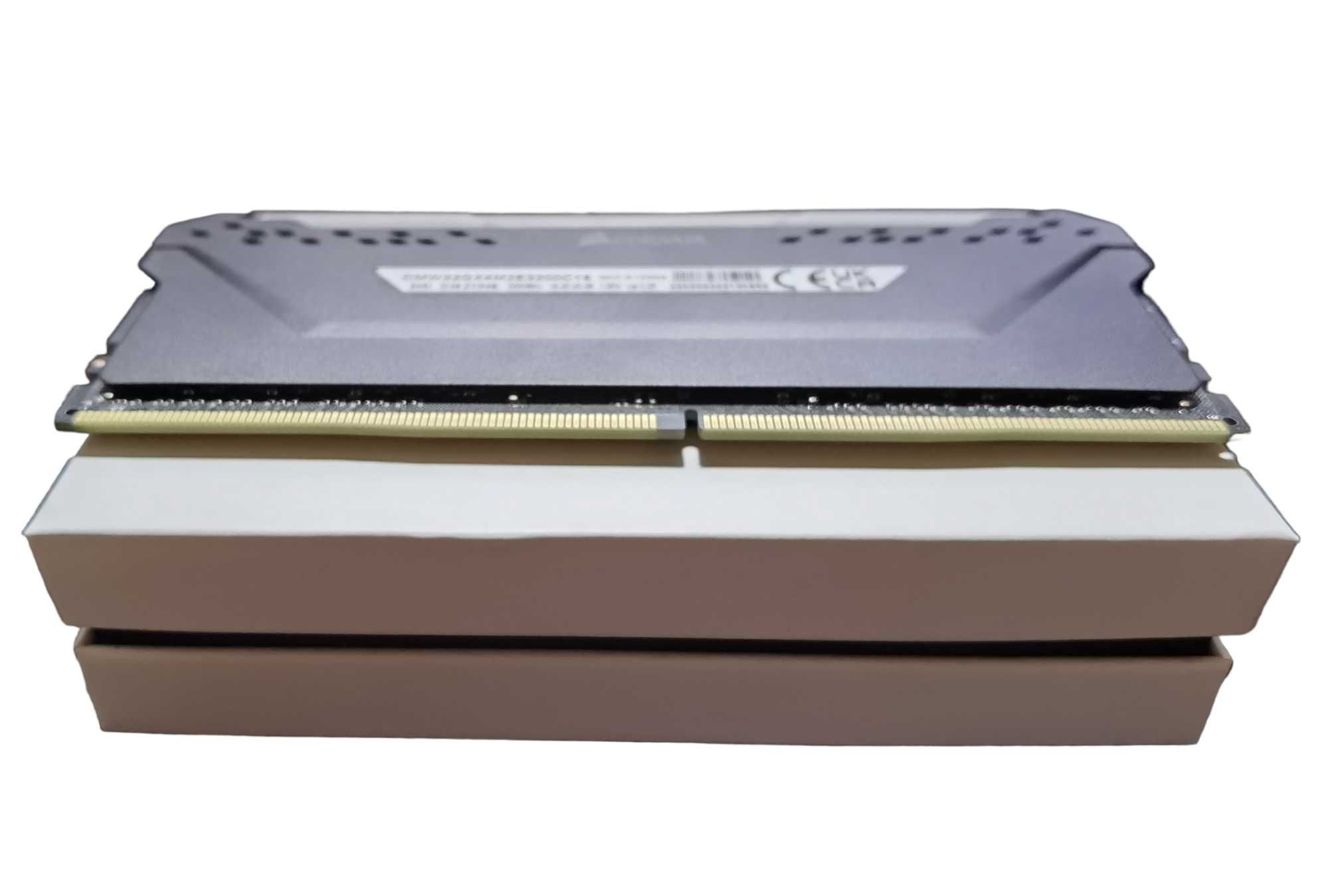 Corsair   DDR4 SDRAM