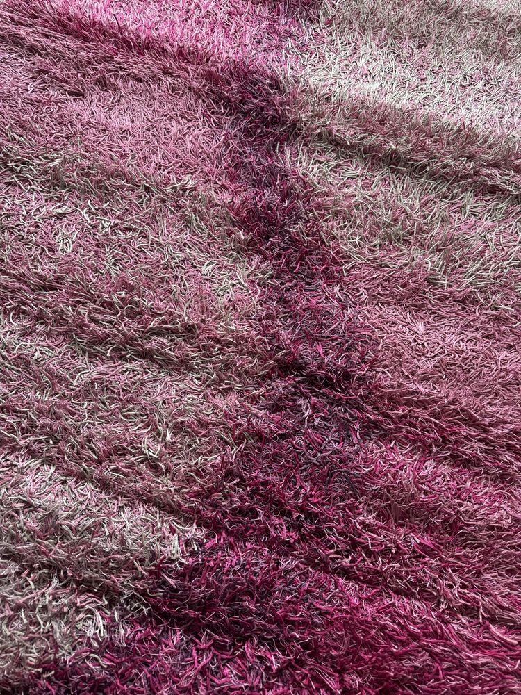 Carpete cor-de-rosa pelo comprido