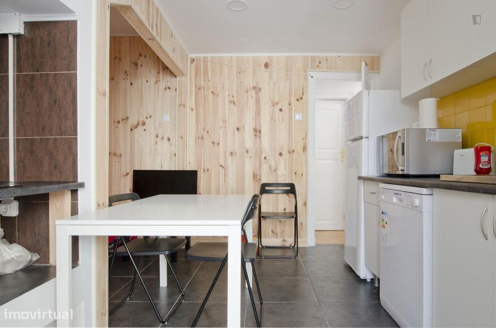 28299 - Quarto com cama de casal em apartamento...
