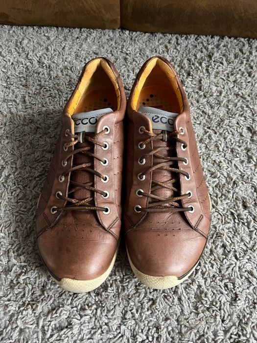 Кроссовки фирмы Ecco