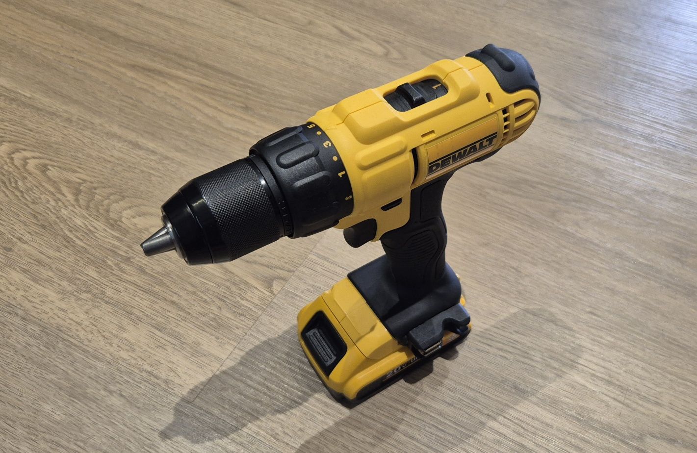 Шуруповерт Dewalt DCD 771 type 10
