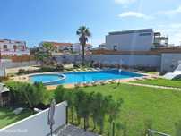 Apartamento T1, inserido em condomínio com piscina, parque infantil...