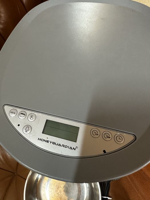 Автоматична годівниця для кішок і собак HoneyGuaridan A36 3.8L