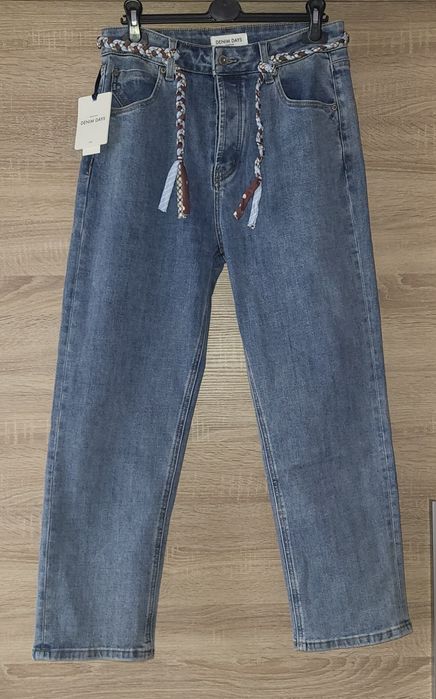 Nowe spodnie jeansowe damskie z paseczkiem ,rozmiar M