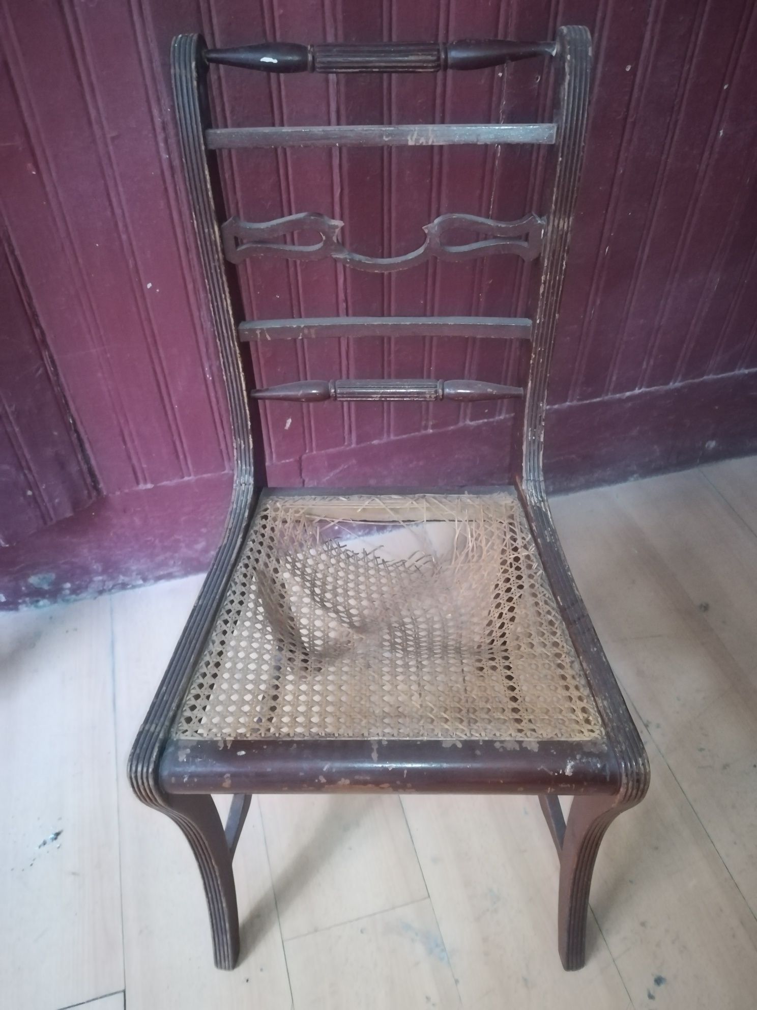 Cadeiras antigas usadas