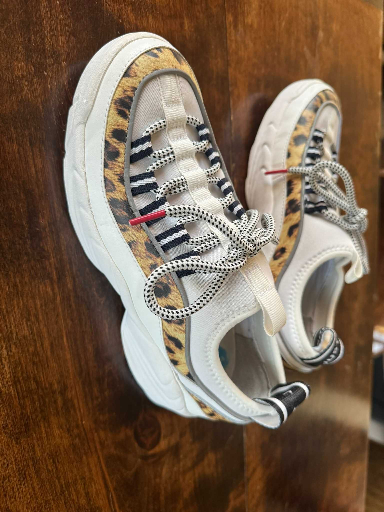Piękne sneakersy Just Cavalli r.39 białe z panterką