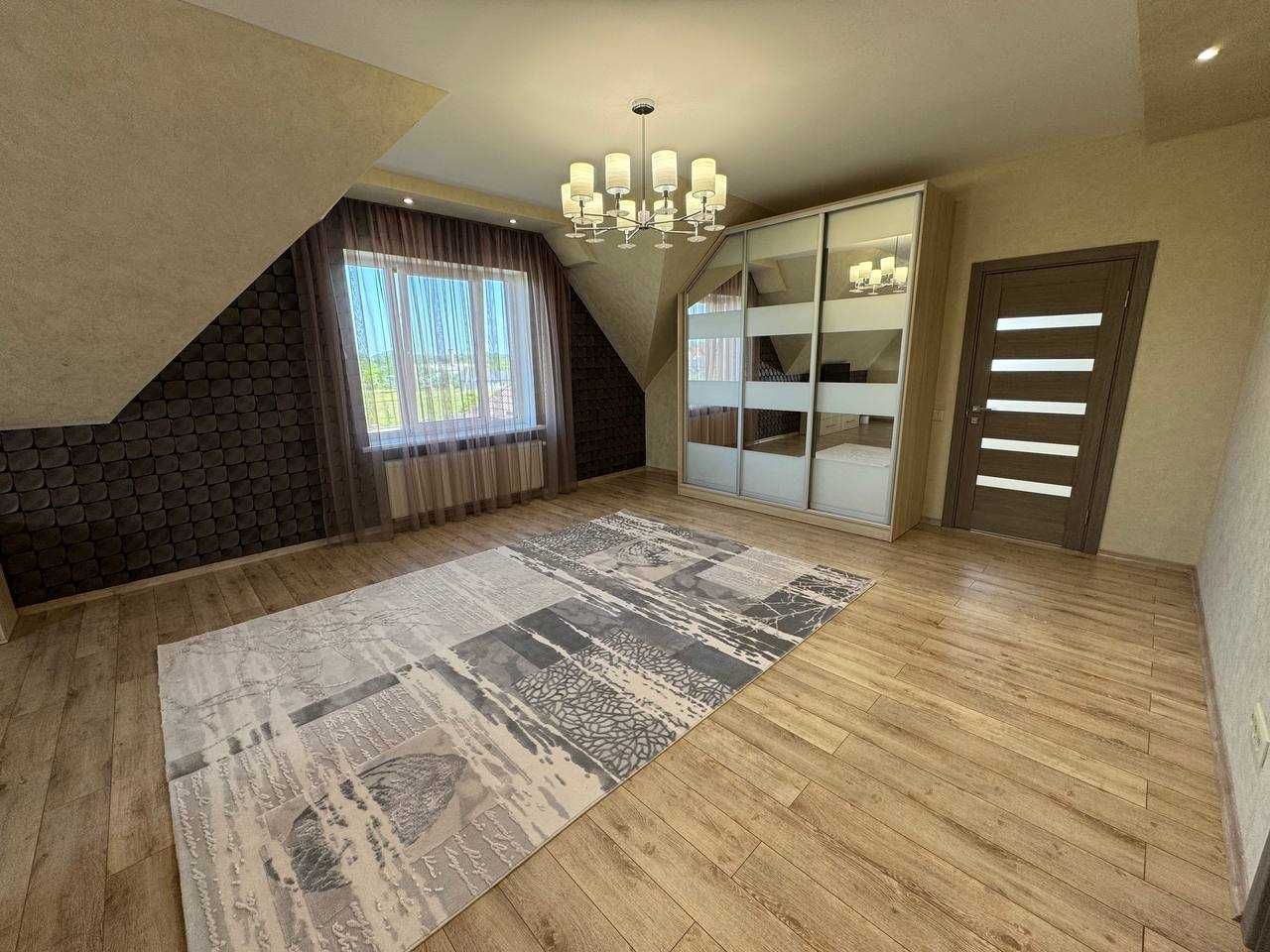 Продам доглянутий будинок у хорошій локації!