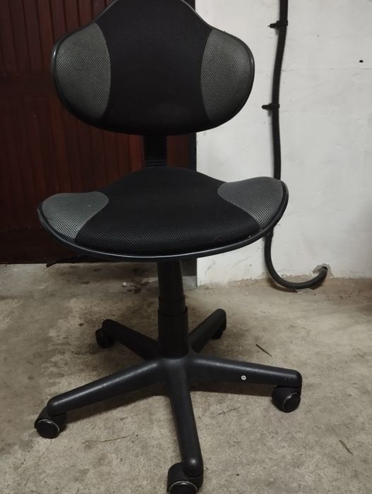 Sprzedam biurko.z fotelem