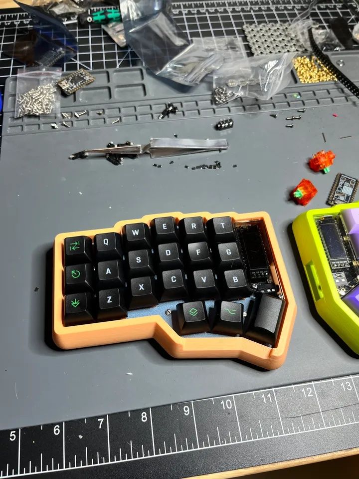 Кастомна спліт-клавіатура Corne | ZMK | OLED | RGB | Bluetooth