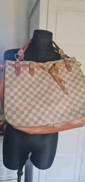 Dwie duże torebki logo