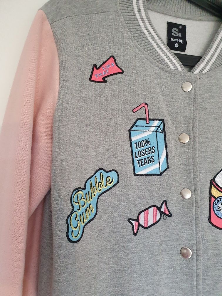 Bluza z naszywkami