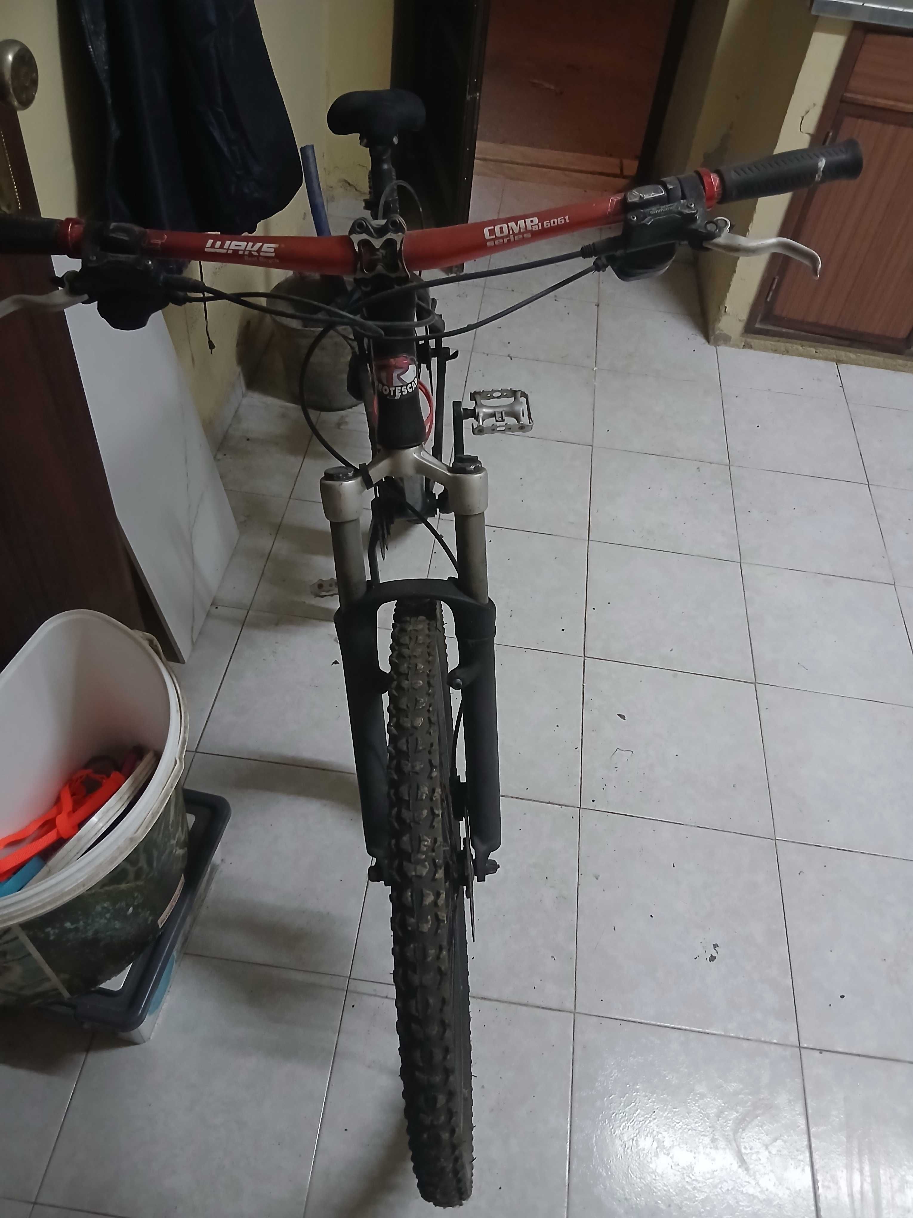 Bicicleta usada mas em bom estado ja esta parada algum tempo