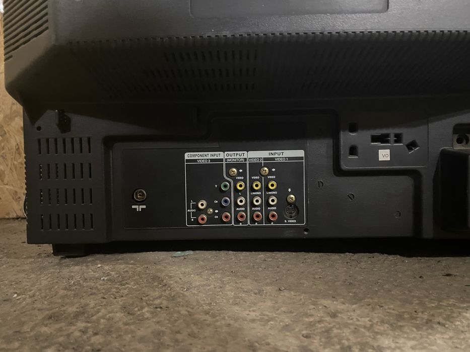 Продам телевизор Hitachi C25 TF330