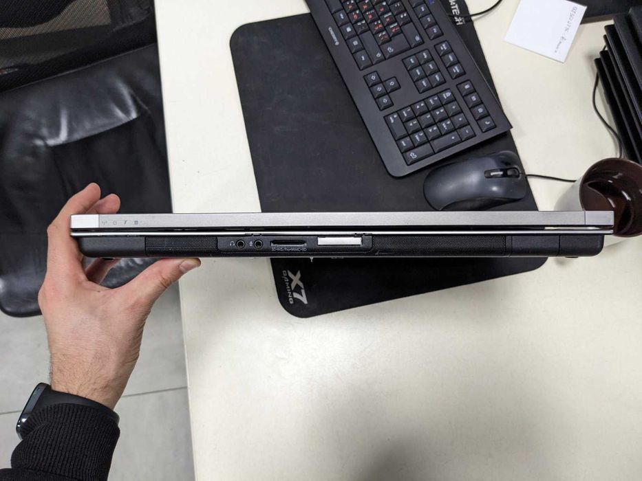 Ноутбук HP EliteBook 8730w- величезний дисплей 17.3 дюймів