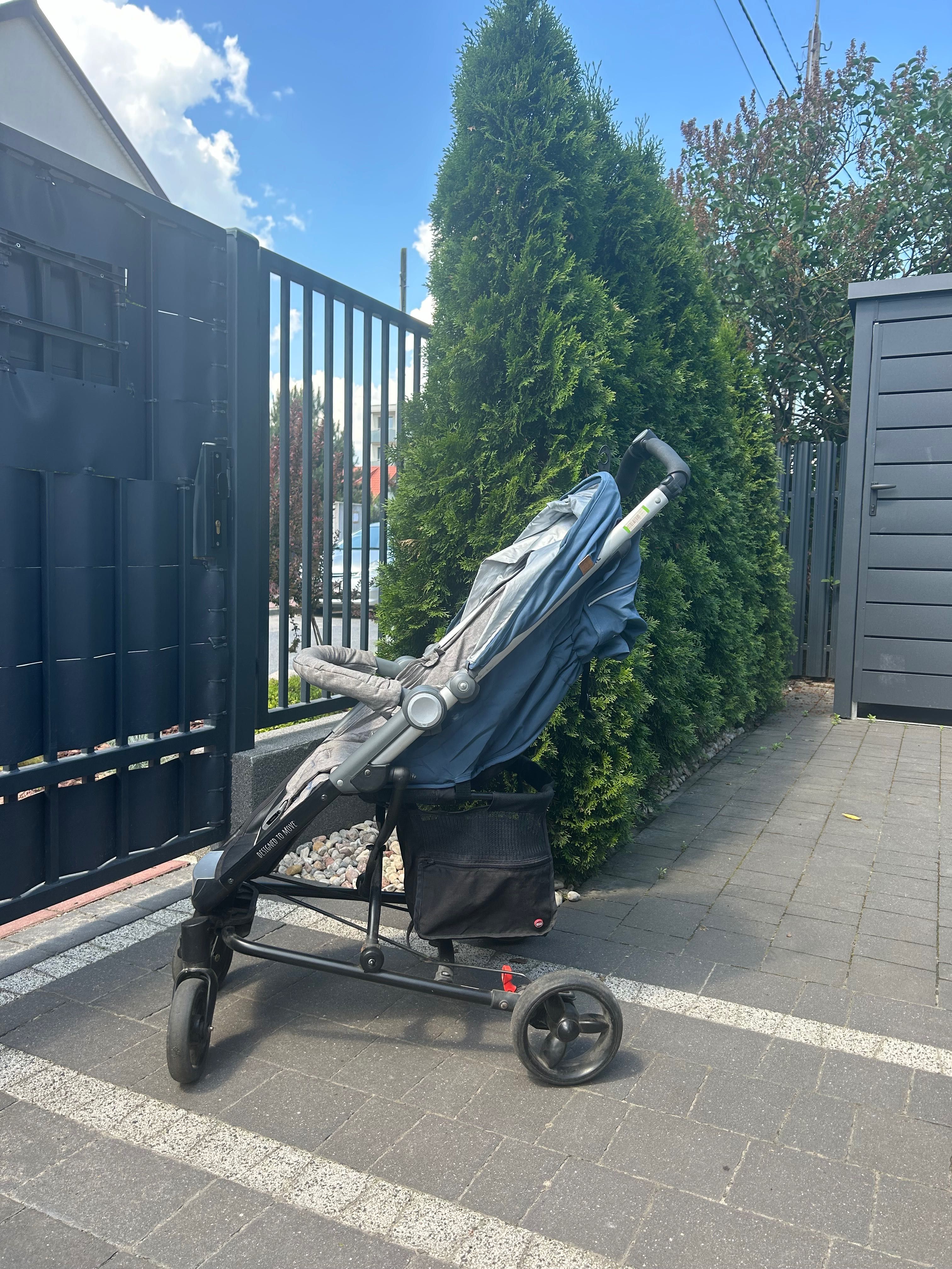 Wózek dziecięcy spacerowy z pokrowcem – wygodny, zadbany