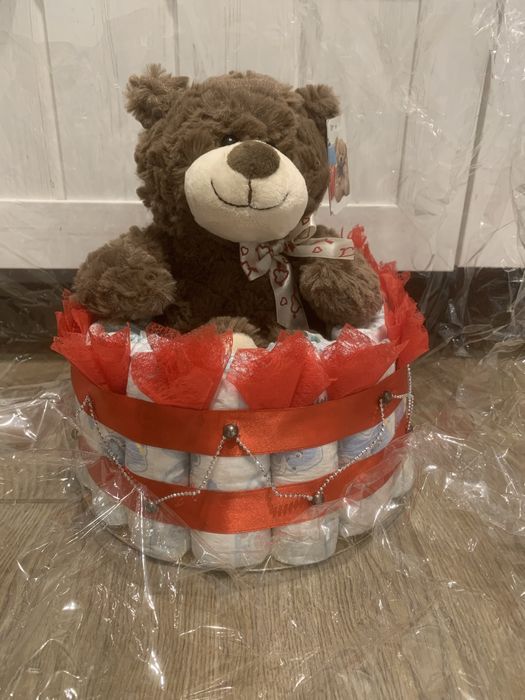 Tort z pieluch z misiem