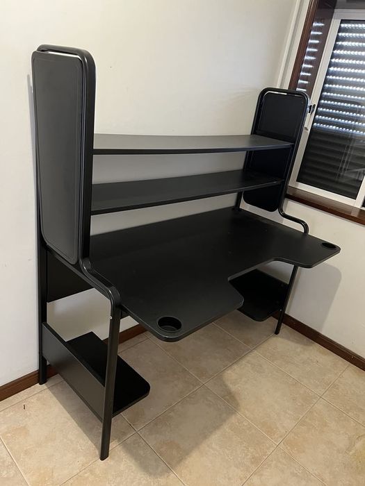 Secretaria IKEA - Fredde p/gaming em Preto