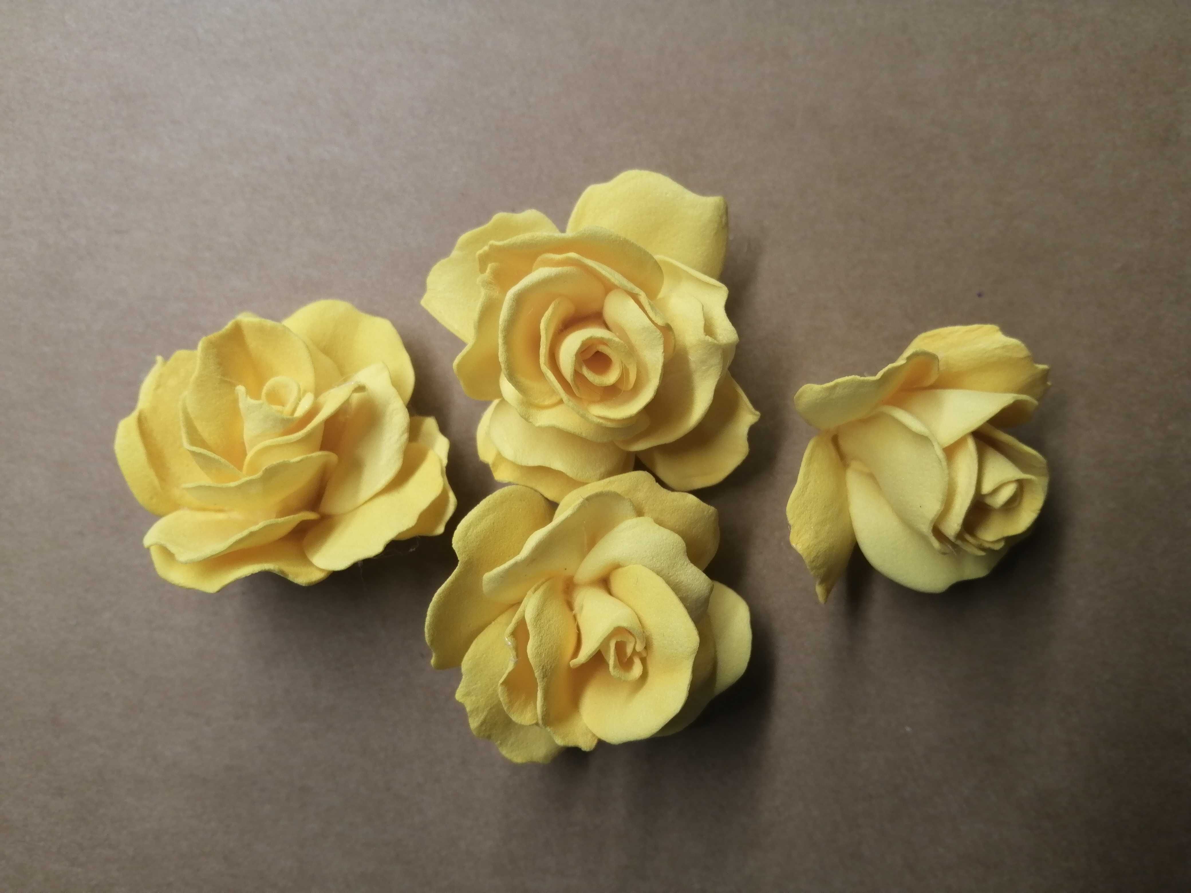 Kwiaty ręcznie robione z foamiranu 13 sztuk
