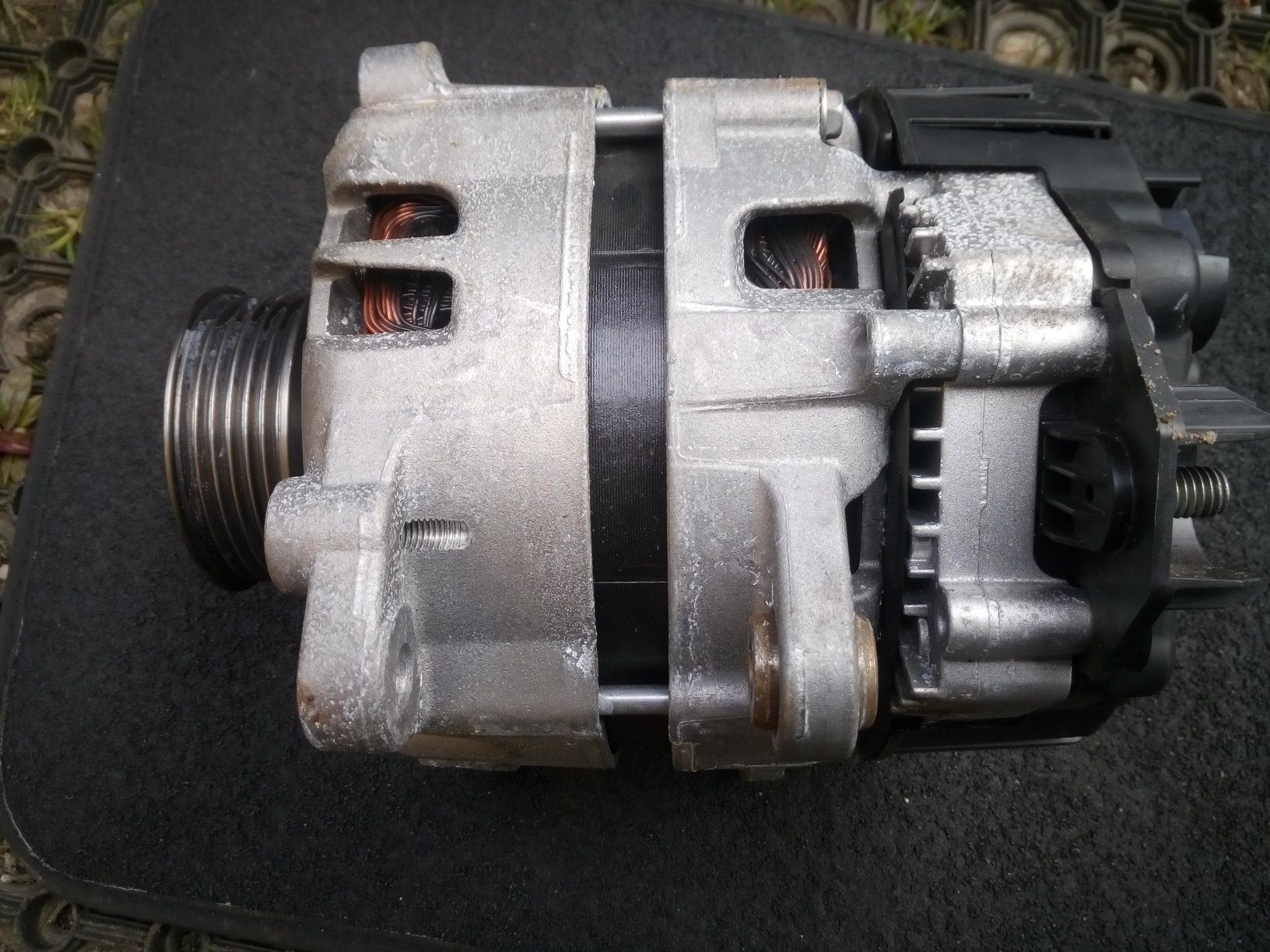 Alternator audi  2,0 TDI A4 A5 A6 A7. 04l903018