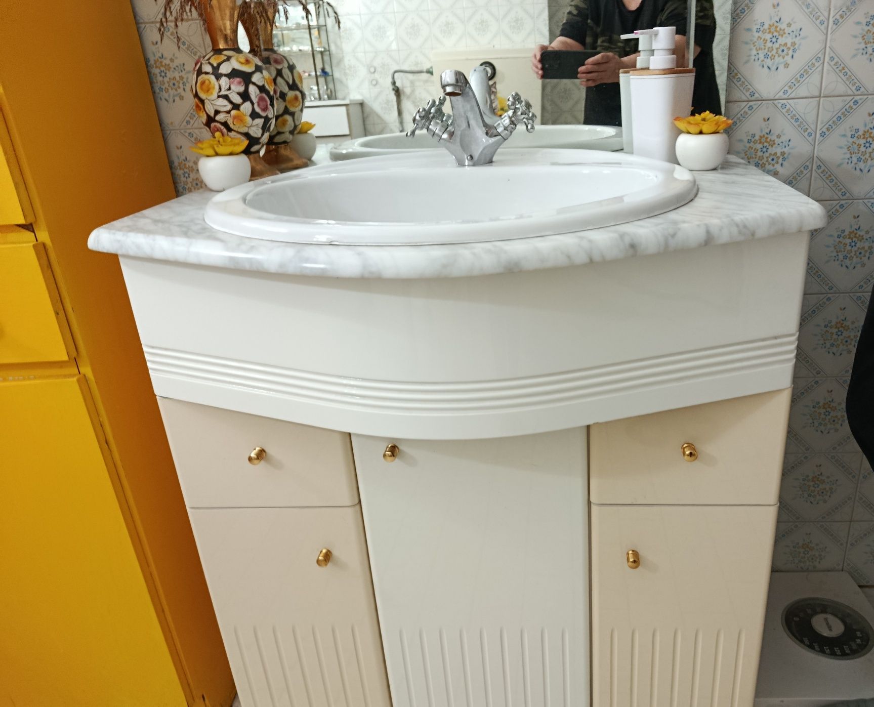 Vendo movel lavatório  para casa. banho  com espelho