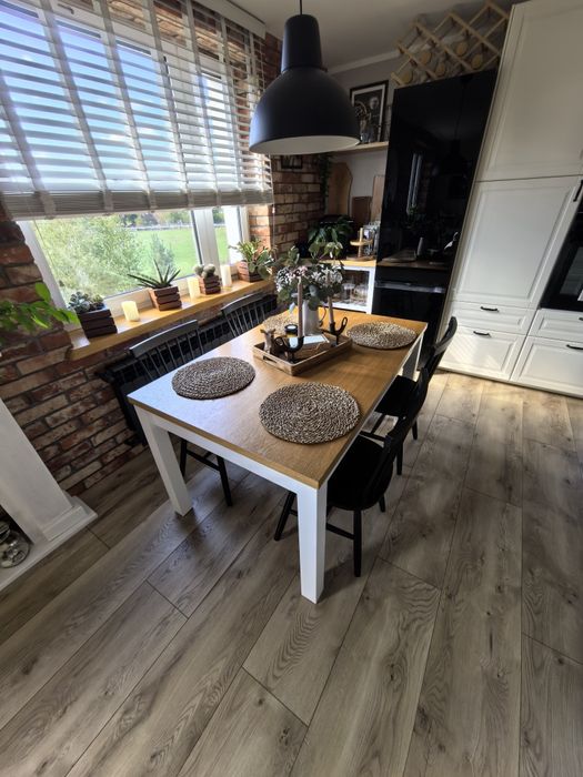 Stół plus 4 krzesła czarne