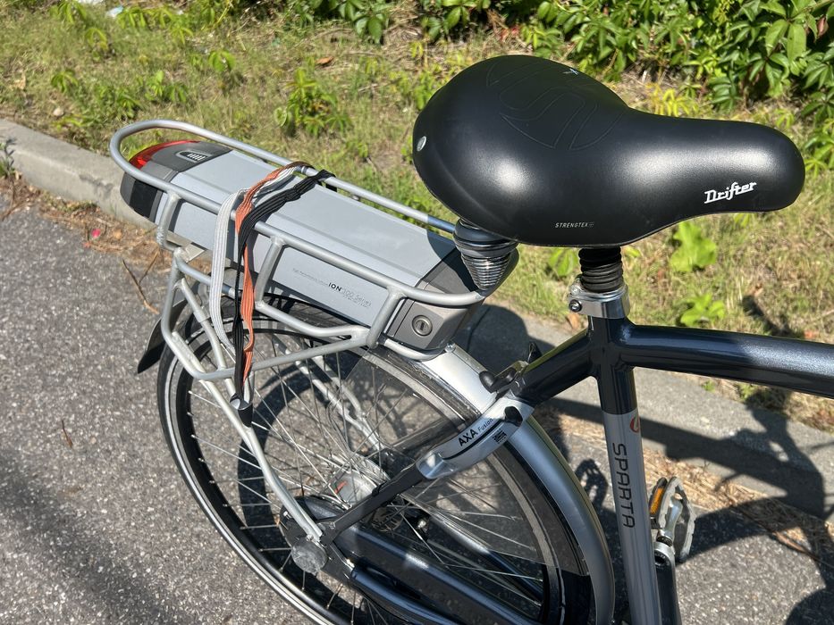 Ładny rower elektryczny SPARTA ION RX+ 36V Nexus 8/A