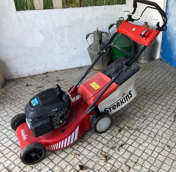 Maquina de cortar relva