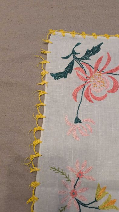 Bieżnik na ławę ręcznie tkany.