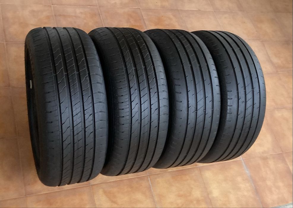 225 50 R17 GoodYear 4 Pneus