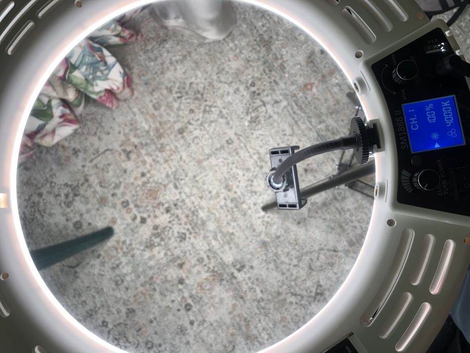 Кільцева LED лампа з можливістю роботи від АКУМУЛЯТОРІВ та від мережі