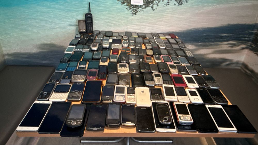 Lote de +/- 100 telemóveis vintage - Coleção /Revenda ou peças